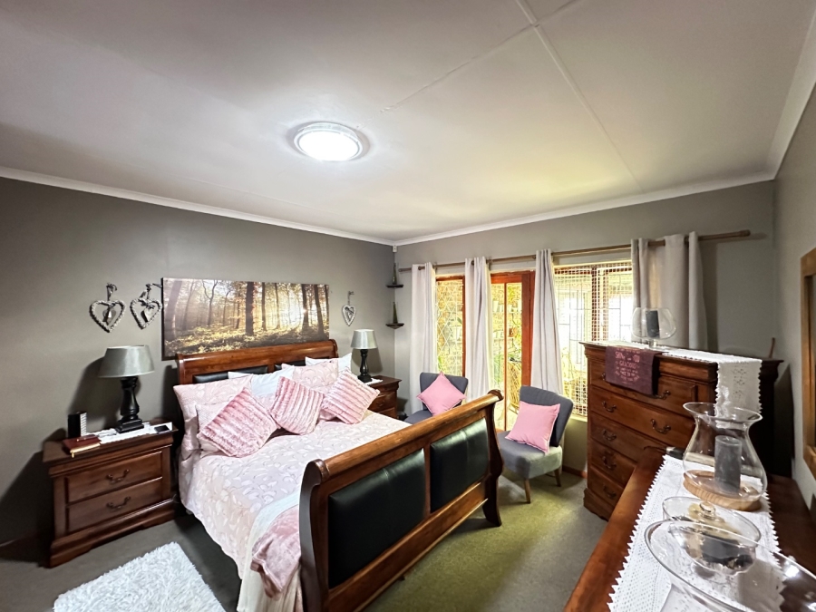 6 Bedroom Property for Sale in Heiderand Western Cape